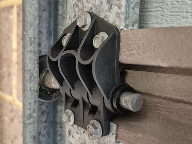 Cracked panel hinge after the repair