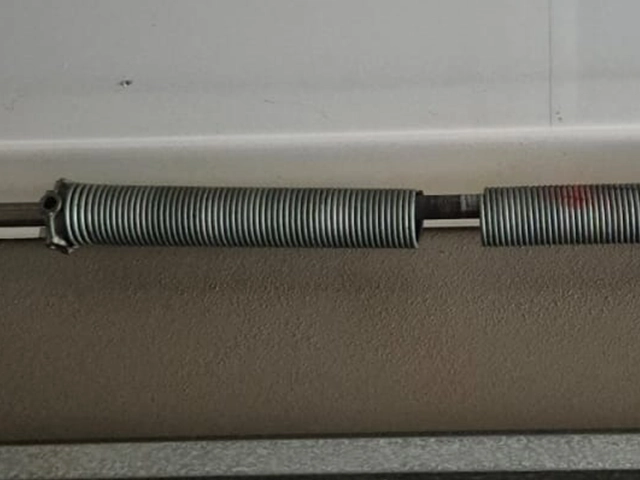 Broken torsion spring before the repair